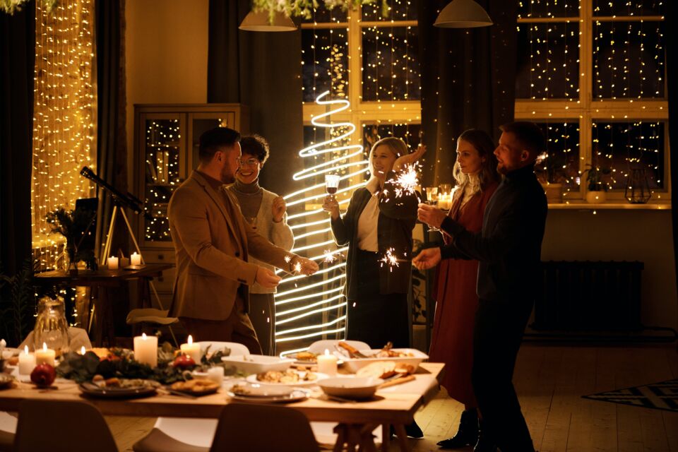 Pexels - Photo d'illustration - Les Français, déterminés à préserver les rétrouvailles familiales, mettent tout en œuvre pour faire face à l'inflation et rendre les fêtes de Noël réussies, d'après une étude récente.
