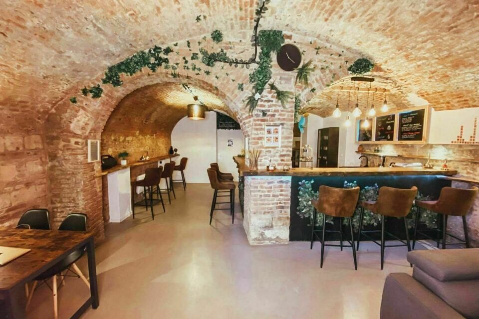 ABC Salles - Le Cave Bar atypique, situé au cœur de l'hyper centre d'Arras, entre la Grand Place et la Place des Héros. 