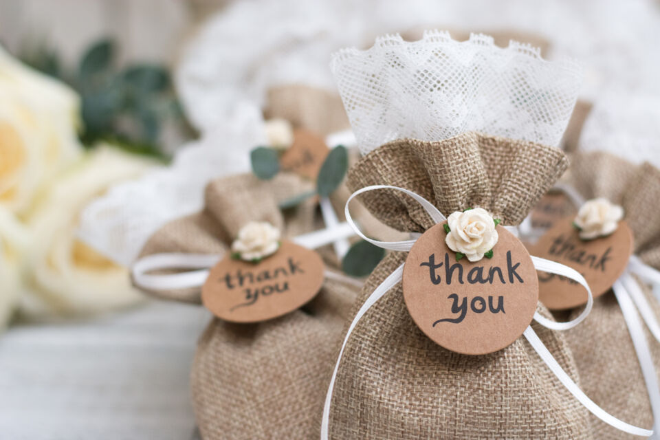 Adobe Stock - Photo d'illustration - Des faveurs de mariage élégantes et personnalisées, soigneusement choisies pour refléter votre amour et offrir à vos invités une touche inoubliable de votre bonheur partagé.