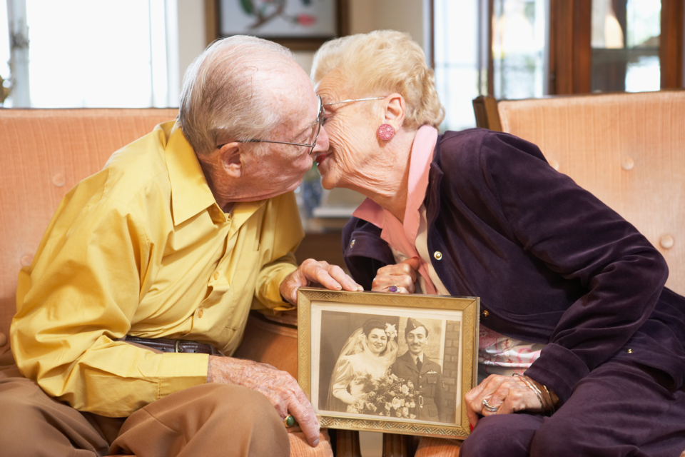 Adobe Stock - Photo d'illustration - Marié depuis 84 ans, un couple célèbre ses noces d'Iris.