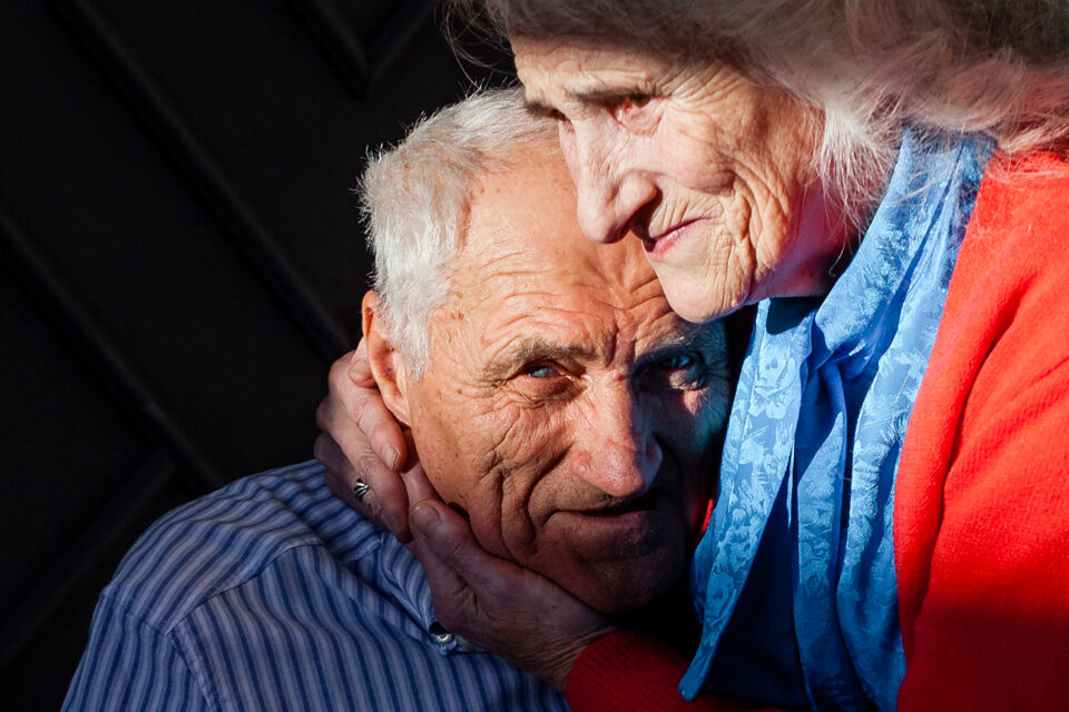 Freepik - Photo d'illustration - Plus de 9 décennies d'union font des noces de tourmaline noire un anniversaire de mariage plus qu'exceptionnel. Rares sont les couples qui atteignent ce cap et ont le privilège de fêter 97 de mariage. 