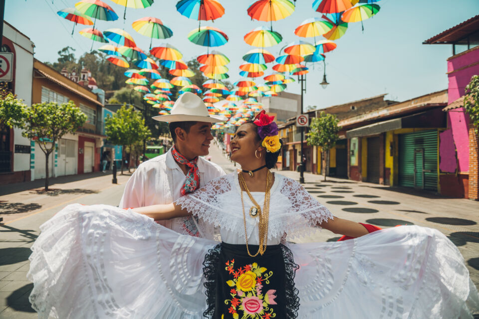 Adobe Stock - photo d'illustration - Le lazo est un ruban ou un chapelet qu'un proche des mariés du Mexique leur noue autour des poignets pour indiquer le début de leur vie en tant que couple uni par le mariage.