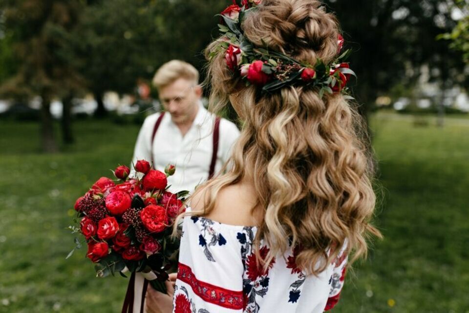 Freepik - Photo d'illustration - Les cérémonies de mariage basquaises sont riches et colorées. Dans cette région, on reste encore fortement attaché aux coutumes et aux traditions.