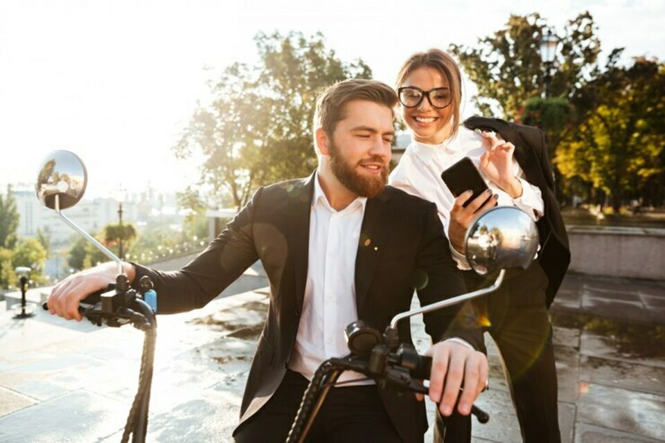 Freepik - Photo d'illustration - Le mariage représente un grand changement dans la vie des concernés. Aussi, certains couples aspirent en continuer sur la voie de la nouveauté en optant pour un nouveau look partiel ou total. 