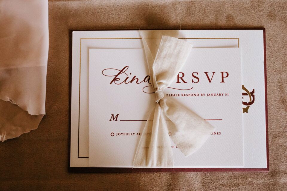 Pexels - Photo d'illustration - De nombreuses raisons peuvent nous conduire à décliner une invitation à un mariage. Il s'agit simplement de le dire clairement et avec tact.