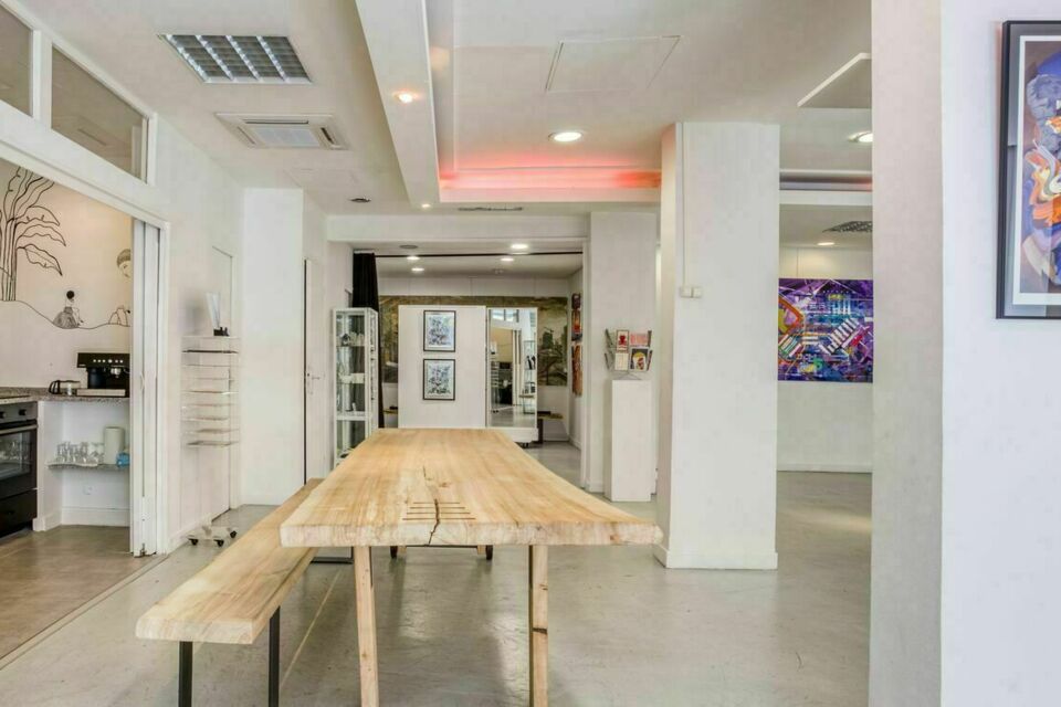 ABC Salles - La Botica l'endroit idéal pour accueillir votre swap partys grâce à sa zone de stockage et sa capacité à accueillir une variété d'événements dans sa salle d'exposition.