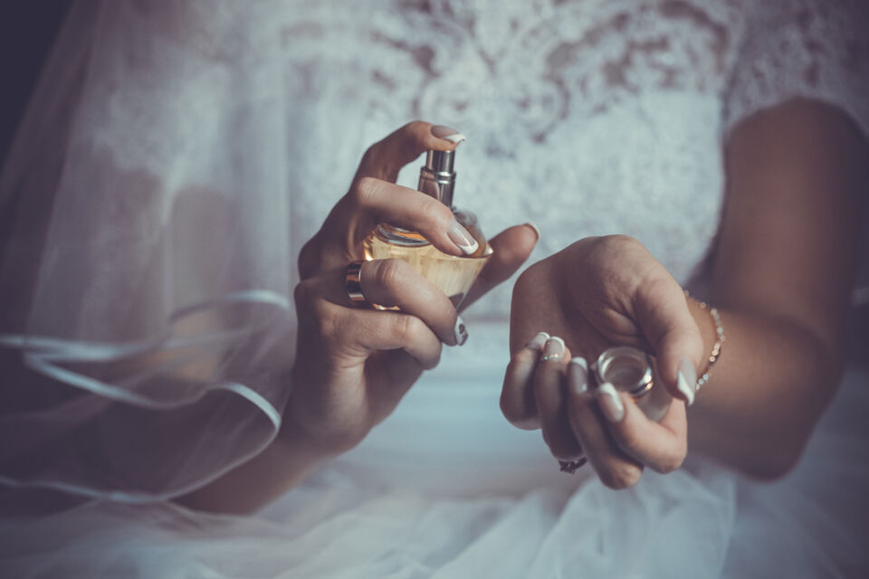 Adobe Stock - Photo d'illustration - Honorer les traditions et porter quelque chose de neuf le jour de son mariage est une tendance qui continue d'être suivie par les mariés actuels.