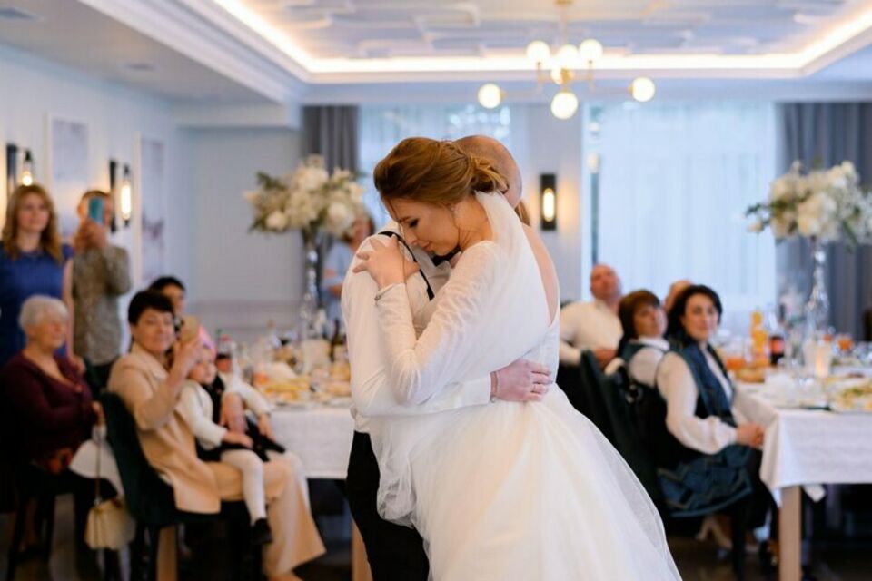 Freepik - Photo d’illustration - Un mariage sans thème offre une toile vierge pour exprimer librement votre style. Si cela évoque simplicité et authenticité, le choix est excellent. Cependant, une planification sans direction peut parfois sembler déroutante, d'où l'importance de trouver un équilibre personnel