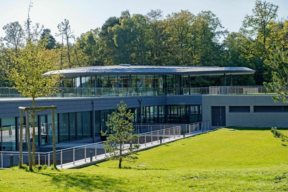 ABC Salles - Vous pourrez également profiter de tous les espaces extérieurs, ainsi que de la terrasse Jules Rimet de 350 m², qui peut accueillir jusqu'à 360 personnes en format cocktail debout.