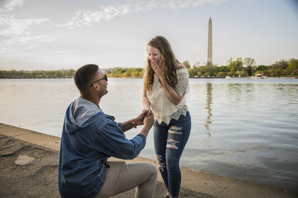 Pixabay - Photo d'illustration - En couple depuis maintenant plus ou moins trois ans et libérés des contraintes liées à la Covid-19, les couples, amoureux, se fiancent à nouveau. Tous les voyants sont au vert pour le secteur nuptial.