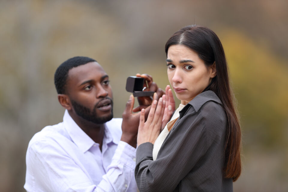 Adobe Stock - Photo d’illustration - Le refus d'une demande en mariage est délicat, provoquant des émotions intenses. Naviguer avec compréhension et communication ouverte offre une voie vers la croissance personnelle et la redéfinition de l'engagement.