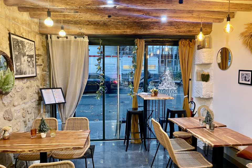 ABC Salles - Ama'vida, une salle pleine de charme avec ses poutres apparentes et ses murs à colombages.