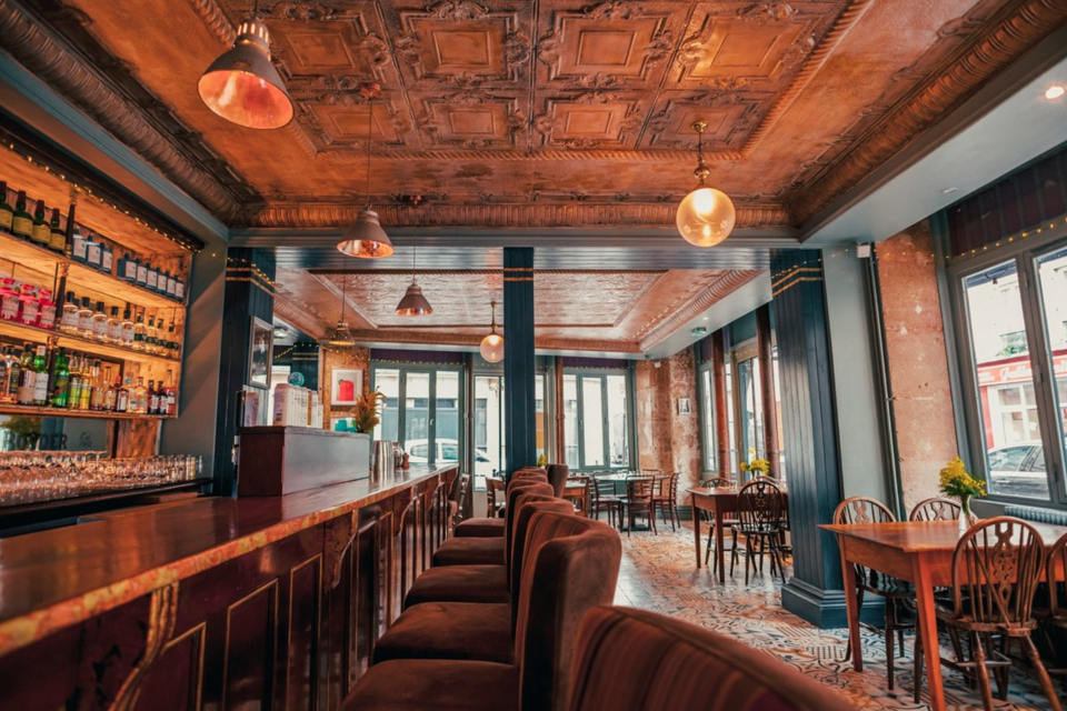 ABC Salles - Mollys, bar et restaurant localisé à Paris, dans le 12e arrondissement, propose une cuisine de qualité et des bières artisanales pour vous aider à détendre l'atmosphère lors de vos soirées speed dating.