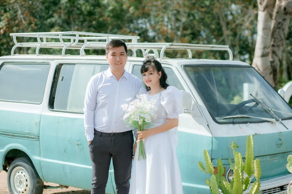 Pexels - Photo d'illustration - Les fleurs, comme les marguerites et gypsophiles, sont peu onéreuses et peuvent tout à fait apporter de l'élégance à la décoration d'un mariage.