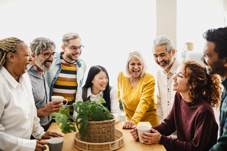 Adobe Stock - Photo d'illustration - Selon une étude récente, les Français perçoivent les relations amicales dans le cadres de temps forts professionnels comme une véritable force bénéfique à la fois sur le plan professionnel et personnel.