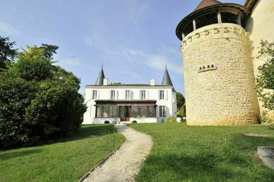 ABC Salles - Droits réservés - Dans la région bordelaise, se dresse le Château de Seguin au charme d'antan. Un établissement équipé pour recevoir vos réunions chaleureuses autour d'une table copieusement garnie.