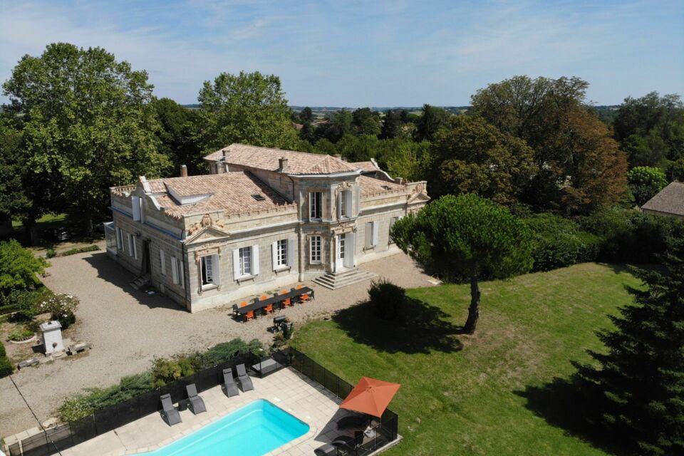 ABC Salles - Droits Réservés - Entouré par la nature, le Château de Beaupuy propose divers espaces et services pour vous accueillir dans une ambiance chaleureuse. Vos repas entre amis, collègues ou familles resteront sans doute un souvenir mémorable à évoquer entre vous.