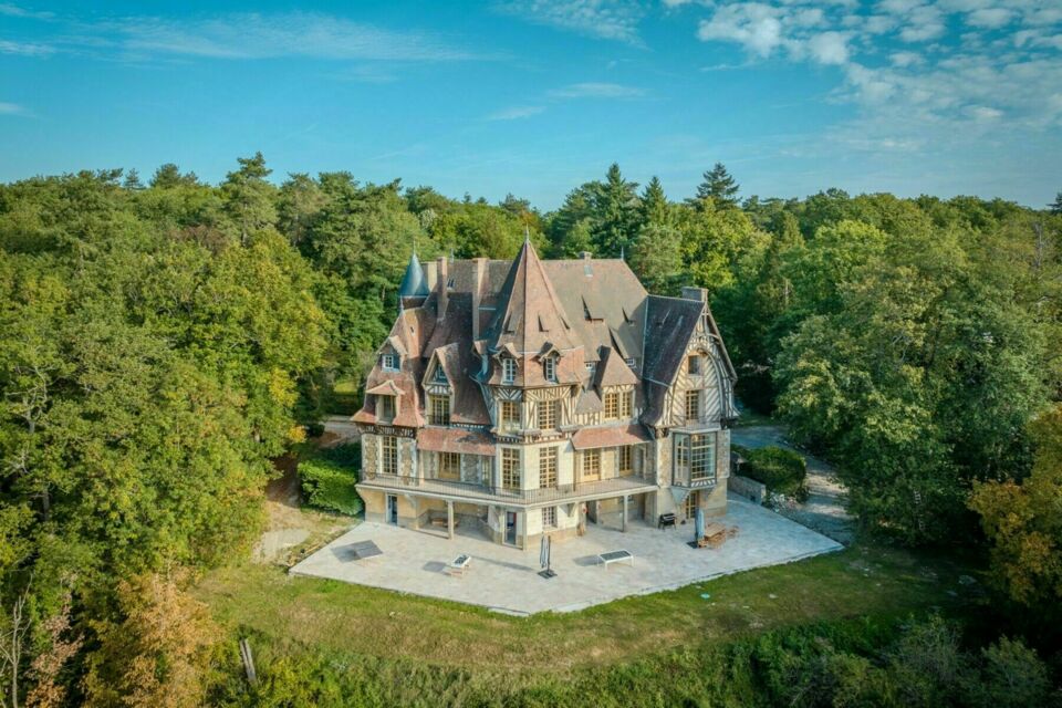 ABC Salles - Droits réservés - Le manoir d'Aulnay peut accueillir une tablée allant jusqu'à 130 convives.