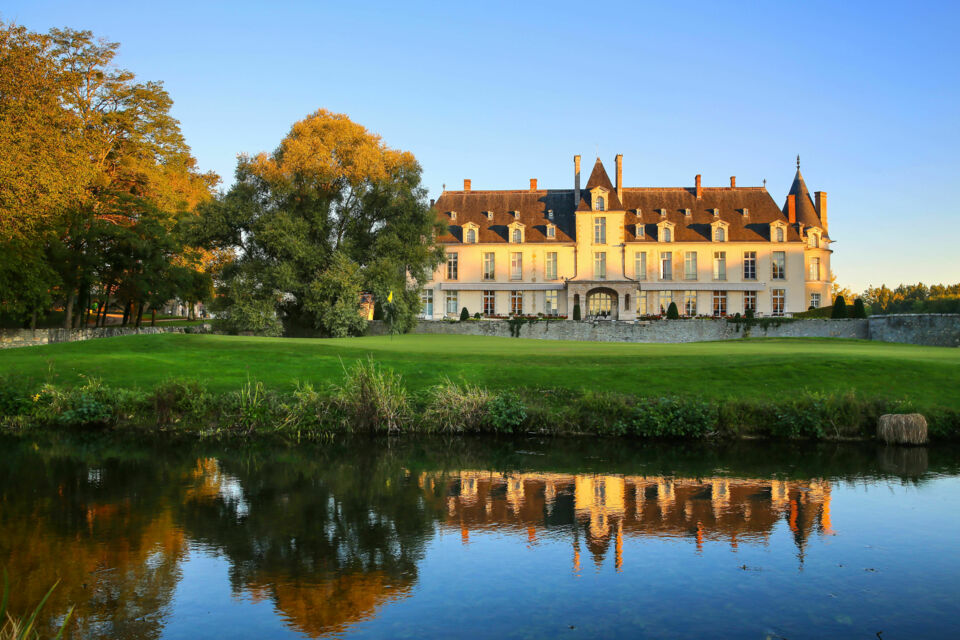 ABC Salles - Droits réservés - Le Château Golf & Spa d'Augerville fait partie de ces établissements au charme historique prêt à accueillir aussi bien vos grandes tablées conviviales que toutes sortes d'événements.