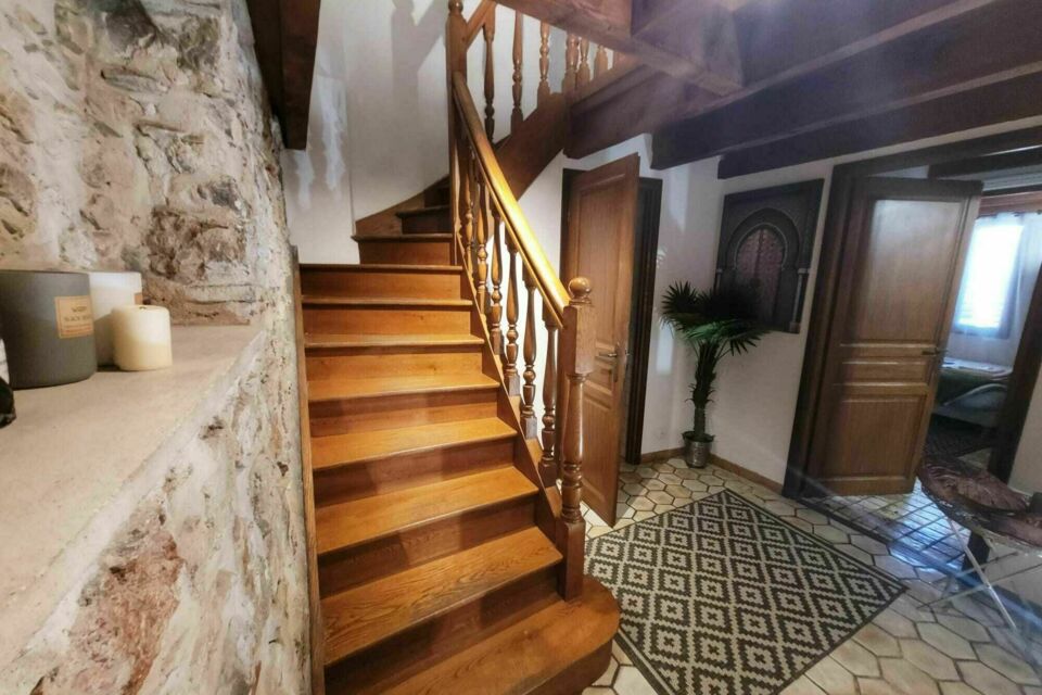 ABC Salles - Perle Rare, une maison de ville pensée dans un style rustique et chaleureux pour accueillir votre fête de fiançailles comme il se doit.