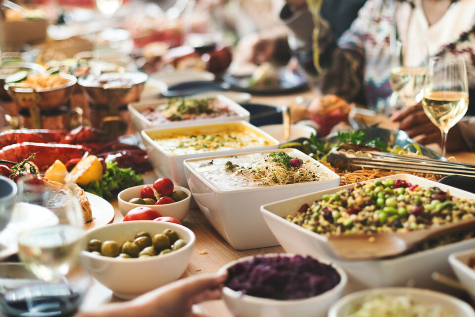  Freepik - Photo d'illustration - Un brunch le lendemain du mariage est une occasion de prolonger la célébration et parfois même de limiter le gaspillage alimentaire. 