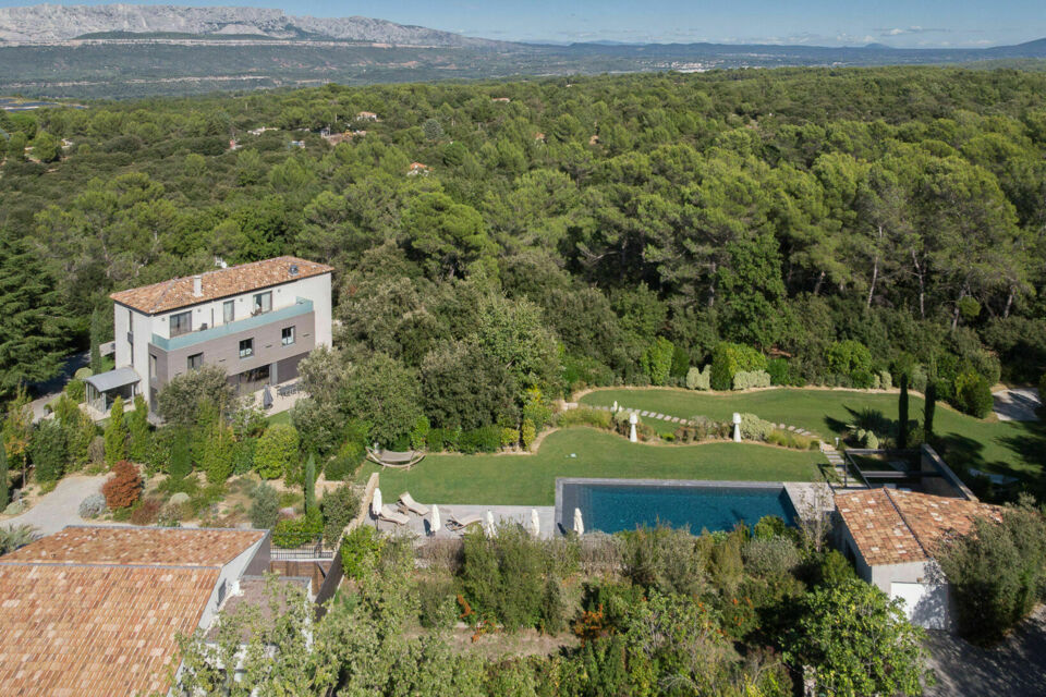 ABC Salles - Le Domaine Rampale, l'espace parfait pour des réceptions nuptiales intimistes et conviviales.