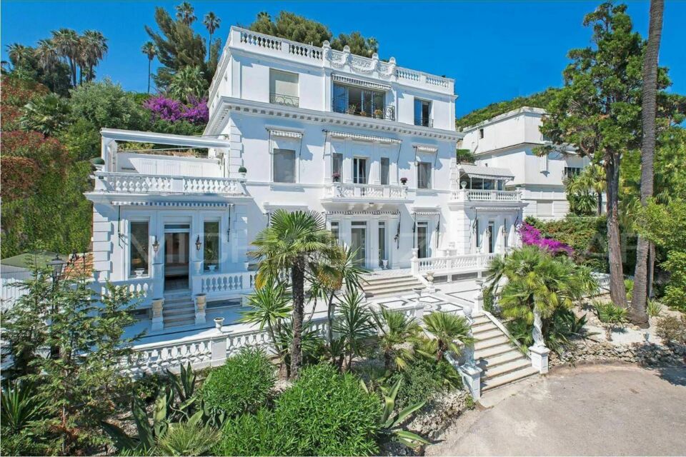 ABC Salles - La White House Cannes, villa historique dotée de différents espaces capables d'accueillir jusqu'à 200/250 personnes chacun.