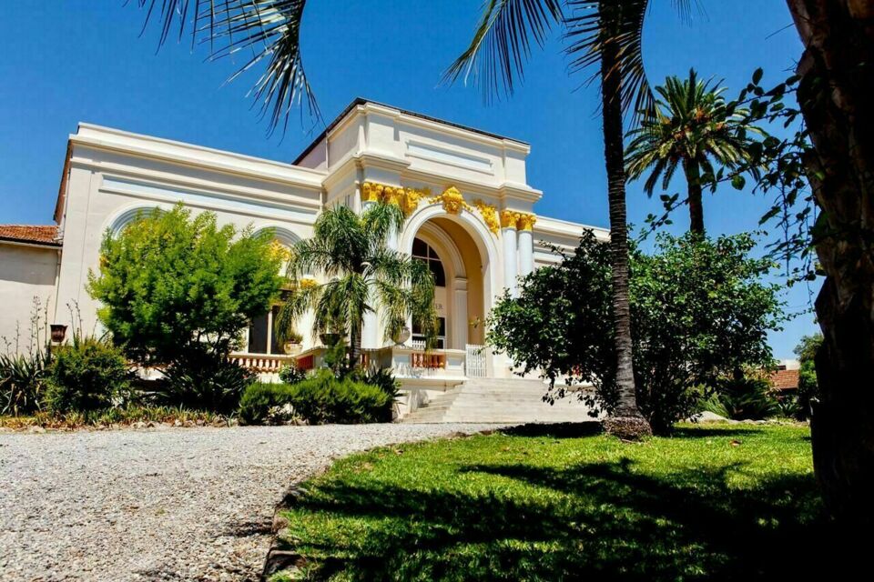 ABC Salles - Le Palais Clément Massier, situé sur la Côte d'Azure propose une salle de réception de 250 m².