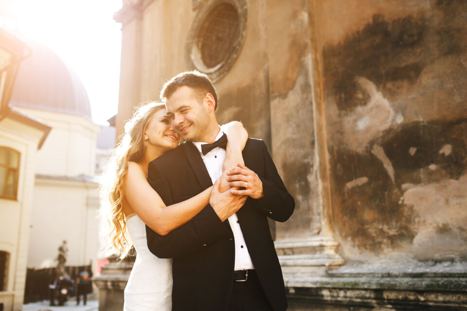 Freepik - Photo d'illustration - Le mariage est une source de bonheur et d'épanouissement social quand c'est réfléchi et et construit sur des bases solides.