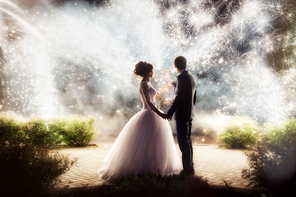 Adobe Stock - Photo d'illustration - La beauté des feux d'artifice nocturnes est restée longtemps inégalée. Avec les feux d'artifices de jour, ils ont maintenant de la concurrence. 