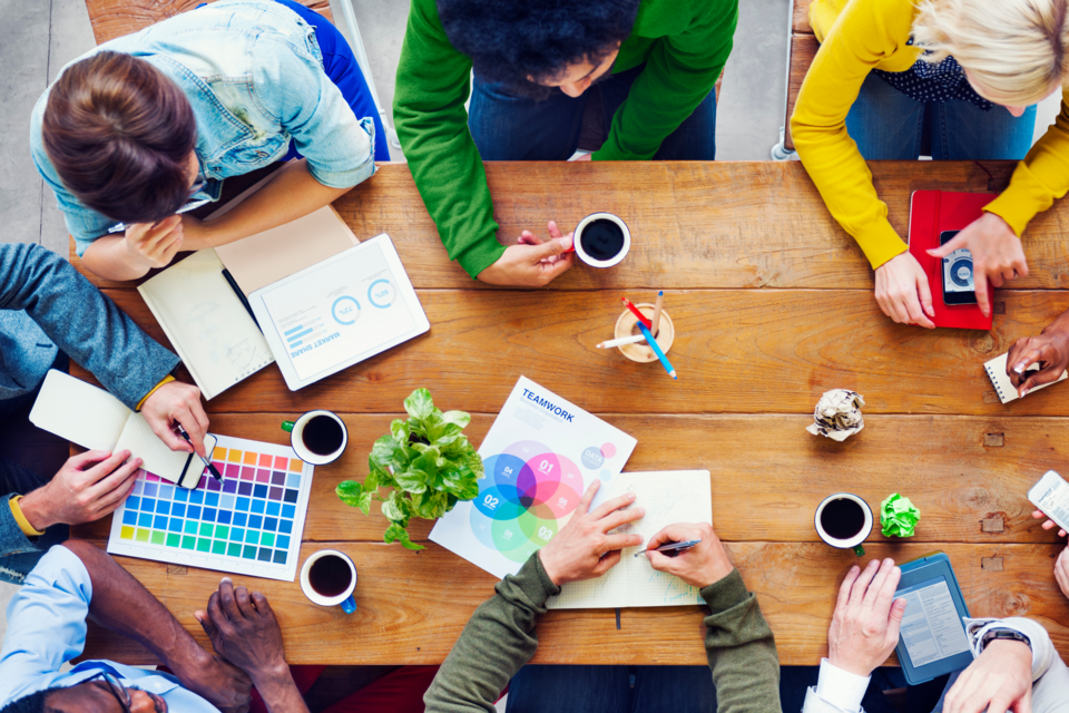 Adobe Stock - Photo d'illustration - Les réunions dites classiques n'ont plus vraiment la côte auprès des entreprise. Pourtant d'autres formats plus inspirants et mieux adaptés au monde du travail d'aujourd'hui existent.