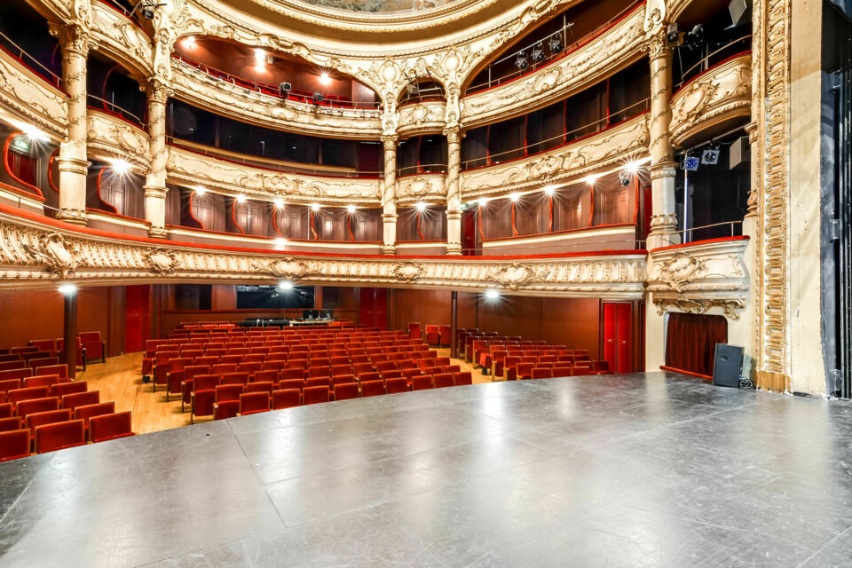 ABC Salles - Le Théâtre Gabrielle Dorziat dispose d'une salle de réception capable d'accueillir jusqu'à 250 invités.