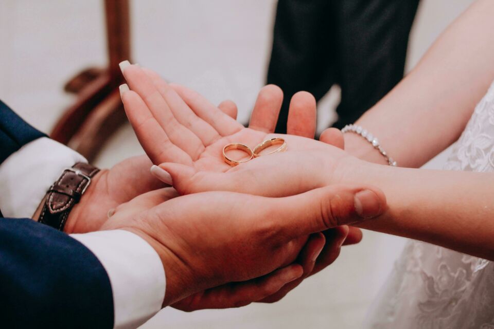 Pixels - Photo d'illustration - En quête d'originalité et d'unicité, les jeunes mariés cherchent des alliances qui transcendent les codes traditionnels et reflètent leur propre style et personnalité.