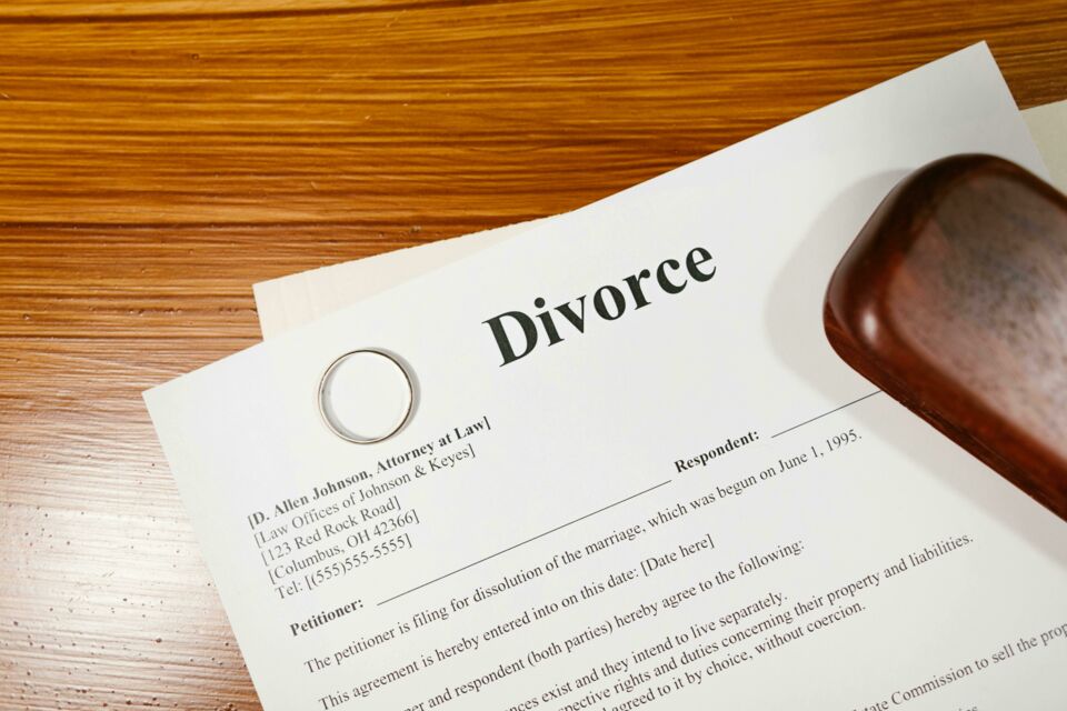 Pexels - Photo d'illustration - Si le divorce peut être considéré comme un mal nécessaire, il est aussi un acte qui coûte plus cher aux femmes qu'aux hommes.