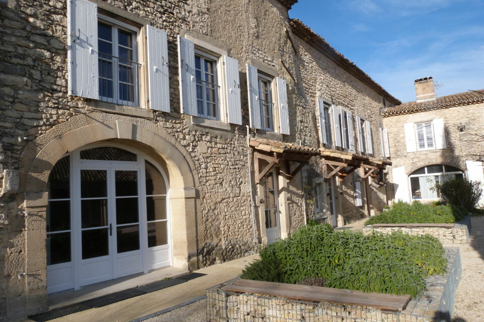 ABC Salles - le Prieuré de Grignan - Demeure de caractère rénovée le Prieuré de Grignan vous accueille dans un domaine de 22 hectares pour tous vos évènements festifs.