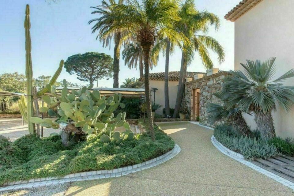 ABC Salles - La Bastide de Ramatuelle - Dans un véritable écrin de verdure et au cœur d'une nature enchanteresse, La Bastide de Ramatuelle se présente comme le lieu parfait à privatiser pour célébrer une fête hors pair.
