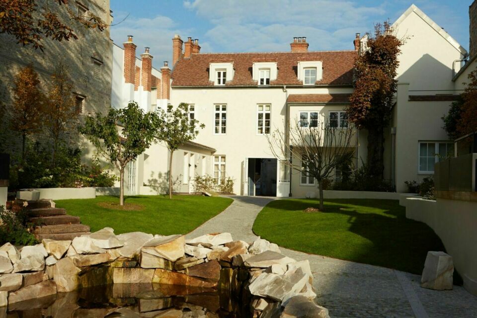 ABC Salles - Hôtel de Cavoye - Un vrai joyau niché au cœur de la ville de Fontainebleau pas trop loin de Thomery, l'un des villages préférés des Français, l'Hôtel Cavoye est un choix idéal pour tout évènement qu'il soit privé ou professionnel.