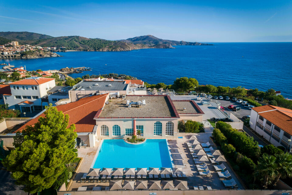 ABC Salles - Côté Thalasso - Avec sa superbe vue sur mer, son complexe thalasso eau de mer et ses espaces richement aménagé, cet hôtel 4* est un établissement de choix pour faire la fête et se ressourcer.