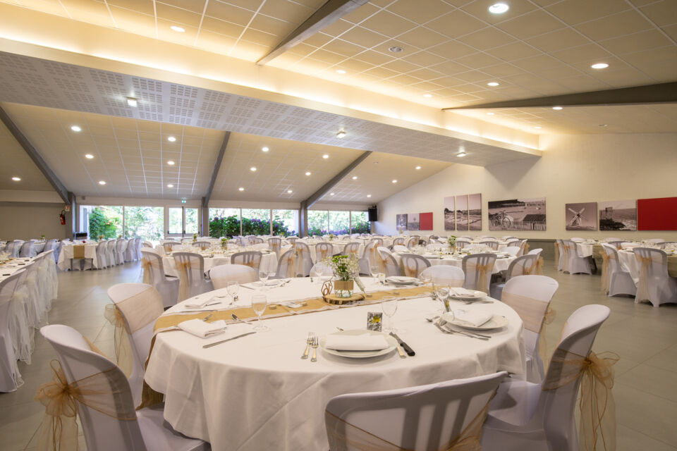 ABC Salles - Les Ormeaux - Ce complexe, doté de 3 salles spacieuses et élégamment décorées, offre l'endroit idéal pour célébrer un mariage magnifique à proximité de Sallertaine, l'un des plus beaux villages de France.