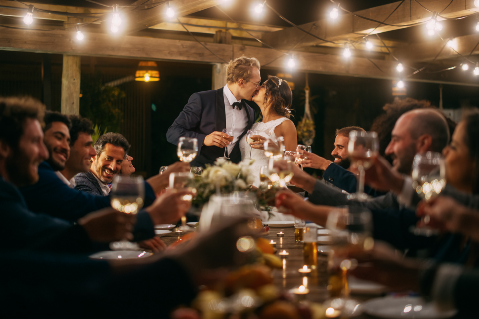 Adobe Stock - Photo d'illustration - Faire partie de la gen Z signifie partager les moindres détails de sa vie personnelle, mariage y compris, sur les réseaux sociaux et savoir les rentabiliser.