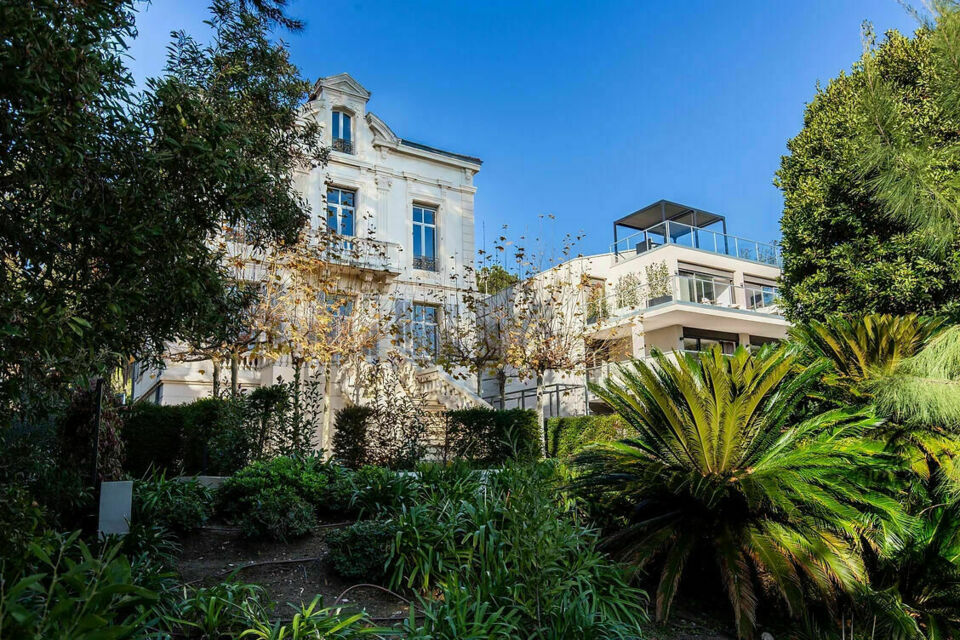 ABC Salles - La Villa Alexandra Cannes dispose du cadre parfait profiter de balades paisibles dans le jardin et explorer les alentours de manière écologique et ludique.