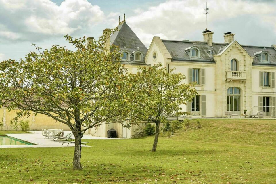ABC Salles - Le Domaine de Fumadelle offre une escapade idyllique au cœur du vignoble bordelais où vos équipes pourront profiter des vélos disponibles pour garantir la réussite de vos jeux sportifs. 