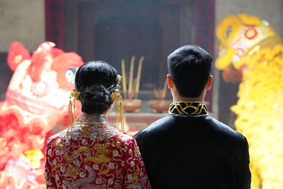 Adobe Stock - Photo d'illustration - Les photos de mariage revêtent une importance particulière et une signification profonde, entourées de traditions, en Chine. 