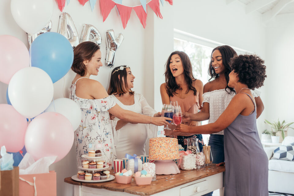 Adobe Stock - Photo d'illustration - La baby shower, fête prénatale prisée, semble émaner tout droit des États-Unis, mais dont l'origine bien ancienne, remonte à l'époque de la Grèce et la Rome Antique.