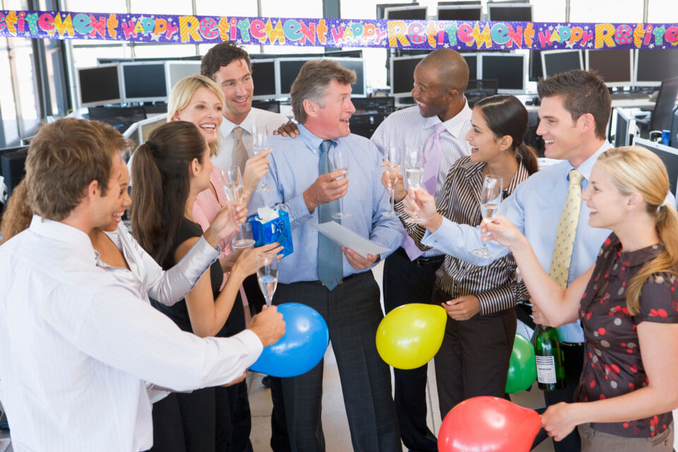 Adobe Stock - Photo d'illustration - Organiser un pot de départ pour un collègue demande de l'organisation et de l'implication personnelle, pouvant être source de stress pour celui qui organise.