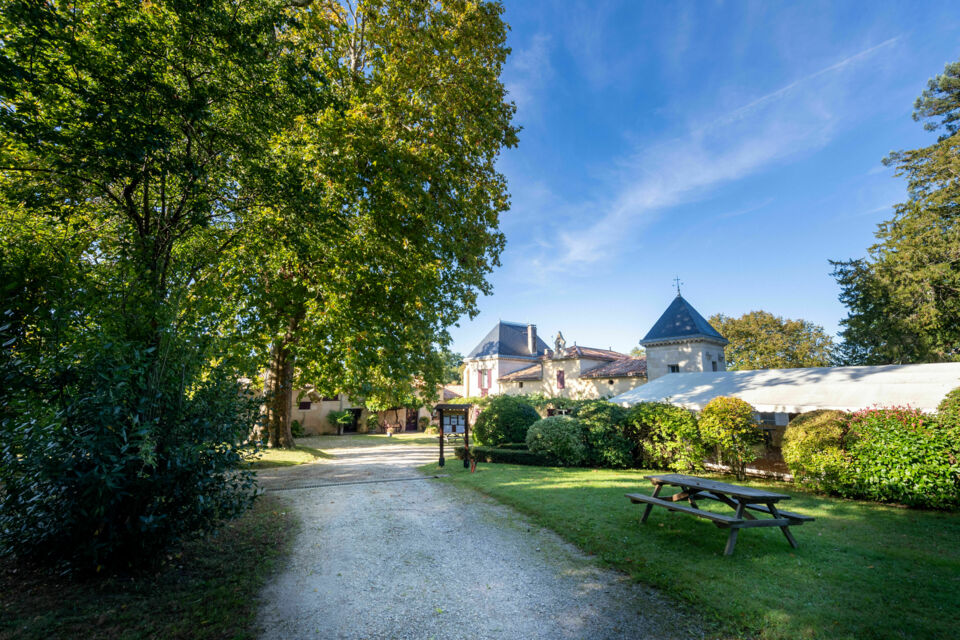 ABC Salles - DR - Le Domaine de la Grave tout près de Bordeaux, met à votre disposition le nécessaire pour animer braséro et compagnie que vous arriviez en voiture ou en camping-car. 