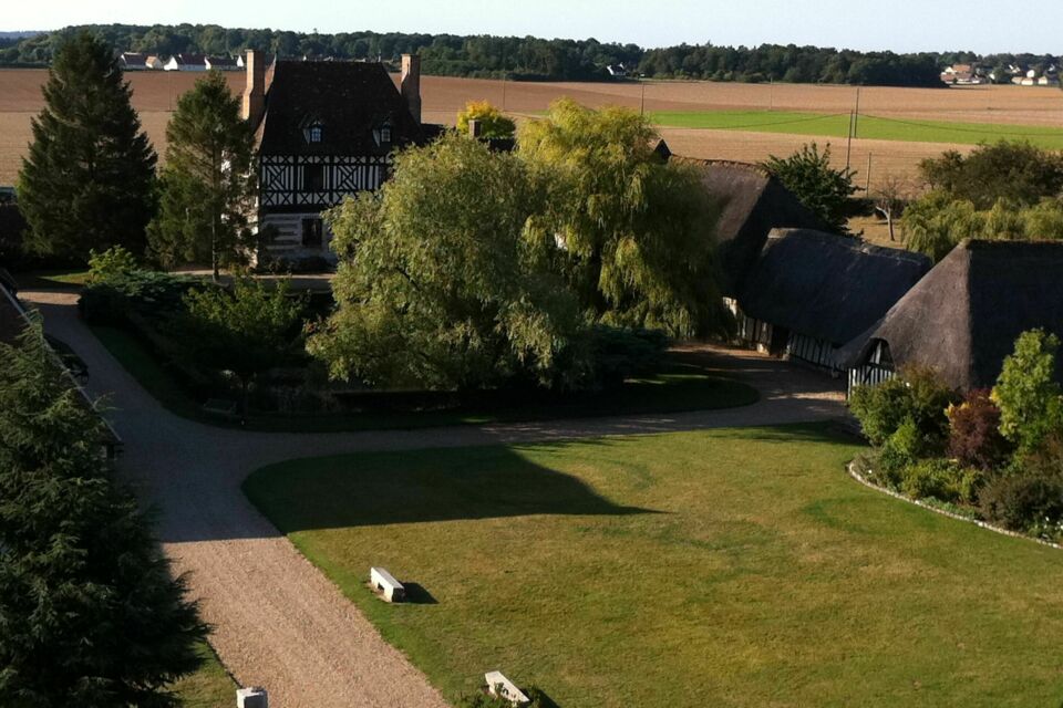 ABC Salles - DR - Vos réunion professionnelles, amicales ou familiales, en plein air autour et de grillades fumantes, ne manqueront pas de succès auprès de vos convives au Manoir Henri IV. 