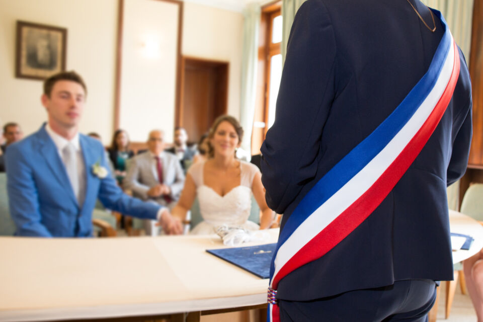 Adobe Stock - Photo d'illustration - Les couples doivent désormais faire face à une nouvelle exigence : le paiement d'une caution de 1000 euros dans plusieurs mairies pour officialiser leur union. Une demande surprenante aux objectifs clairs... mais controversée.