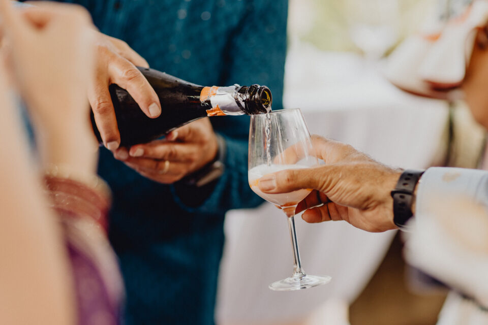Adobe Stock - Photo d'illustration - Refuser de boire de l'alcool, surtout dans notre société où cet acte est banalisé notamment lors des événements festifs, conduirait à un ostracisme.