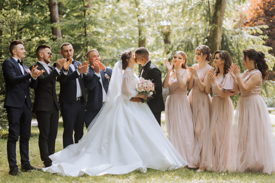 Adobe Stock - Photo d'illustration - Dans le cadre des mariages, notamment, il est de plus en plus commun d'imposer des règles de conduite. Des exigences de la part des organisateurs d'événement qui passent mal auprès de leurs invités.